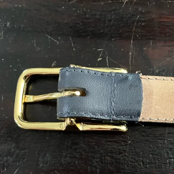 Liz Claiborne gray smooth leather belt with gold tone logo buckle - Picture 2 of 7